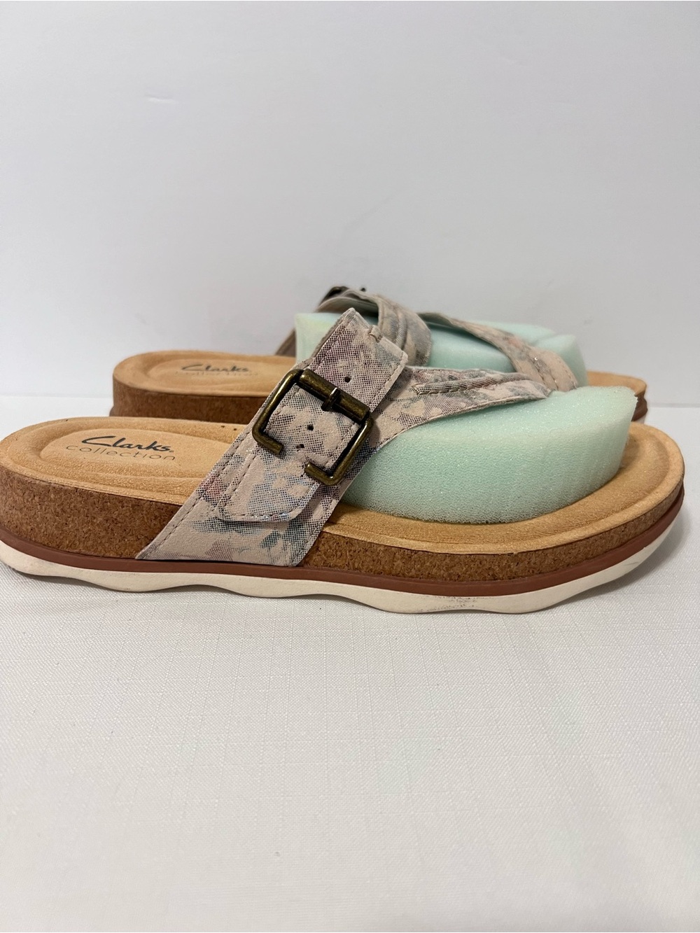 Clarks Beige Floral Cross-Strap Cork Bottom Resortwear Casual Comfort Sandals 9 - Picture 2 of 13